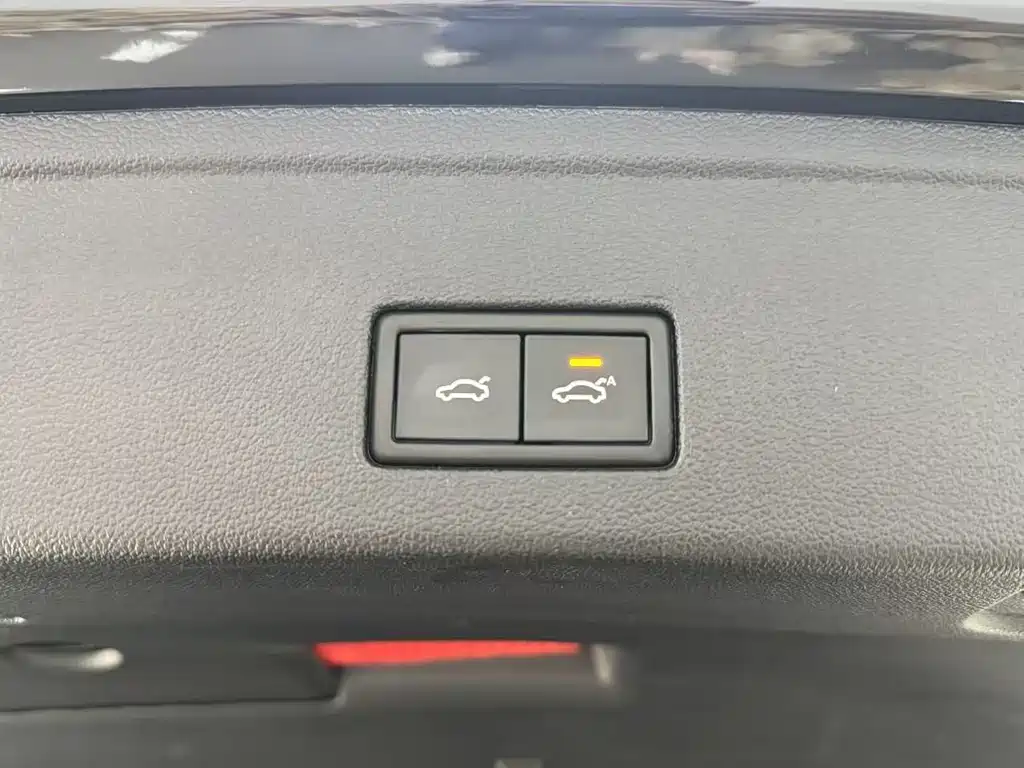 Volkswagen Touareg — миниатюра 12