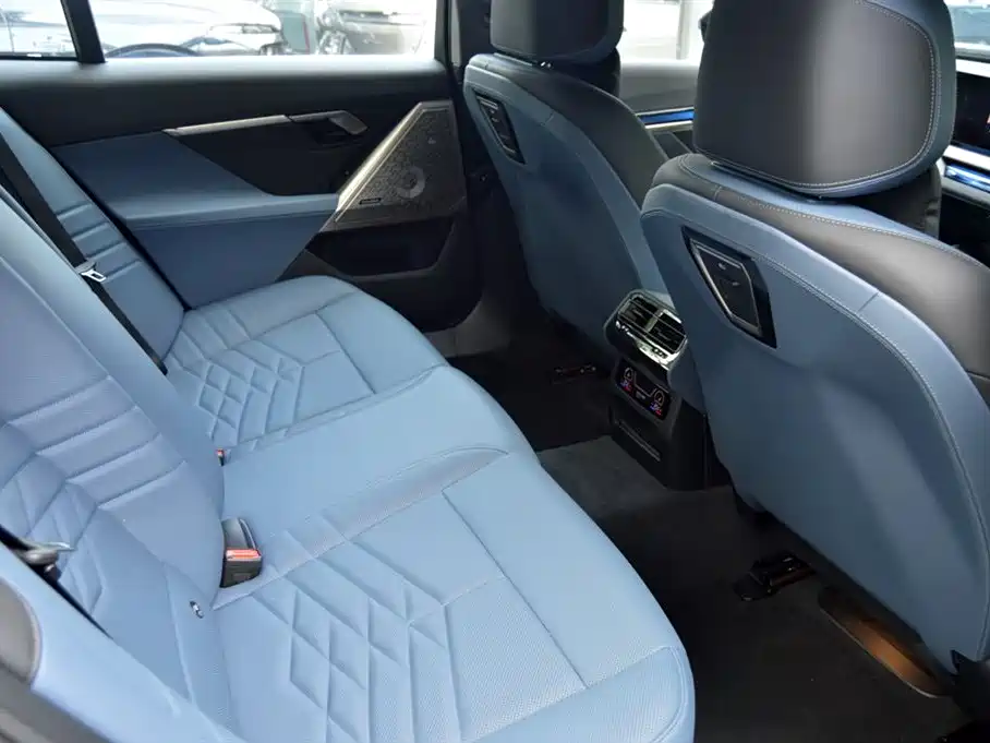 BMW 5 Series — миниатюра 14
