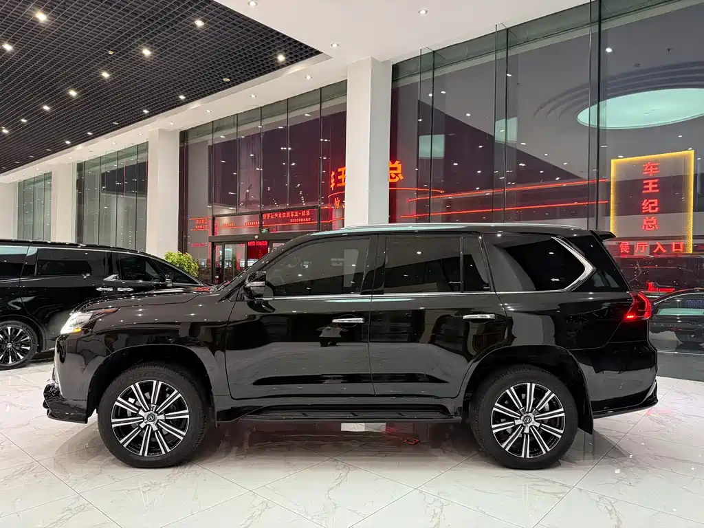 Lexus LX — миниатюра 15