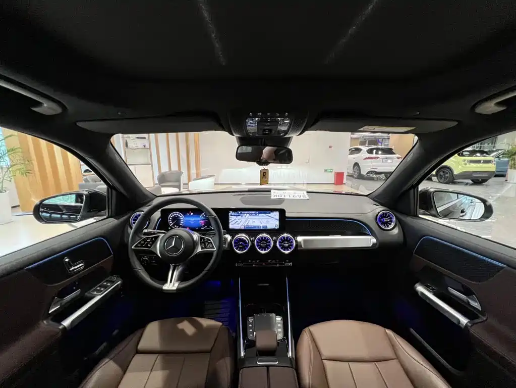 Mercedes-Benz GLB — миниатюра 12
