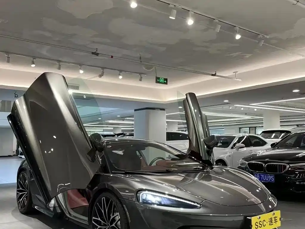 MCLAREN GT