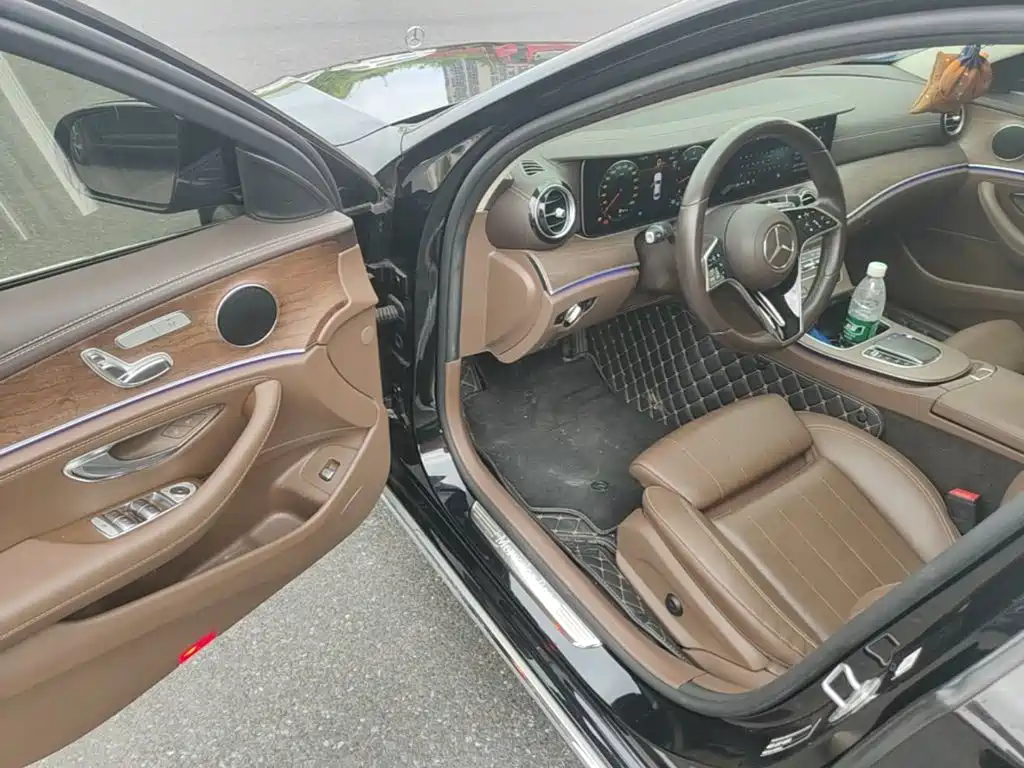 Mercedes-Benz E-Class — миниатюра 16