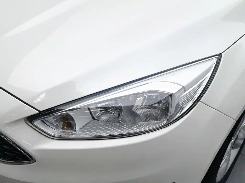 Ford Focus — миниатюра 7