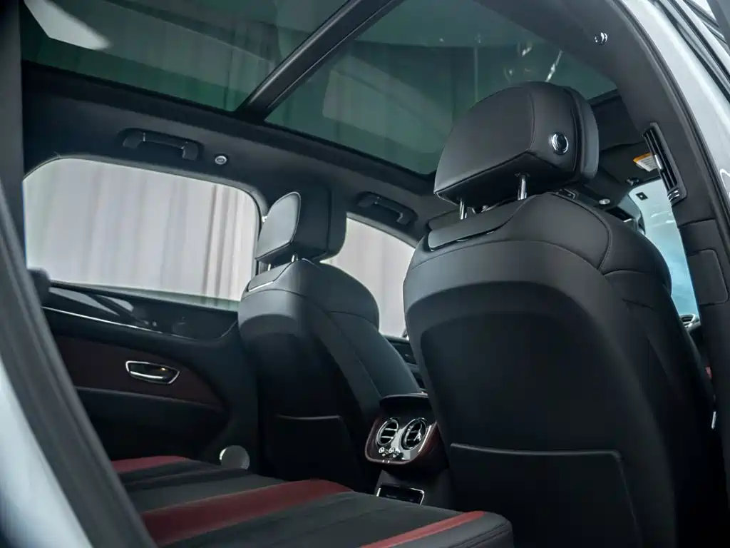 Bentley Bentayga — миниатюра 14