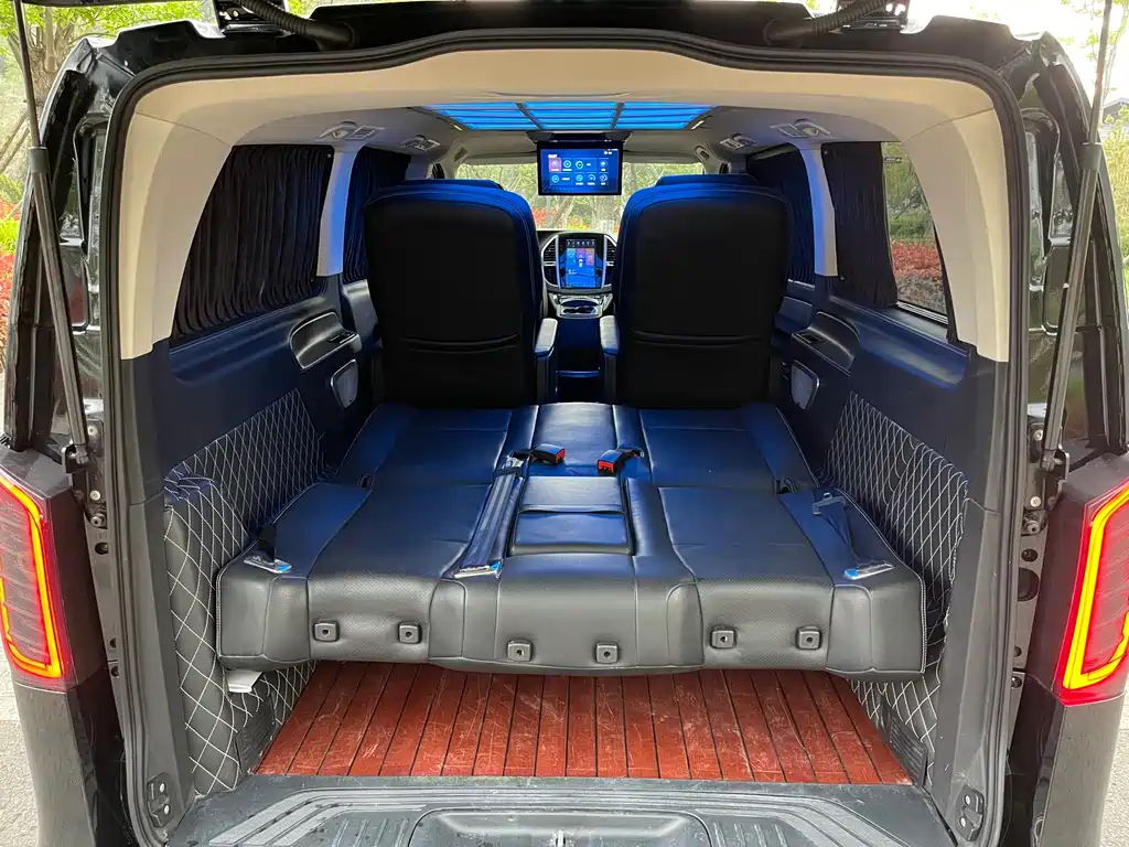 Mercedes-Benz Vito 2020 2.0T 7 мест