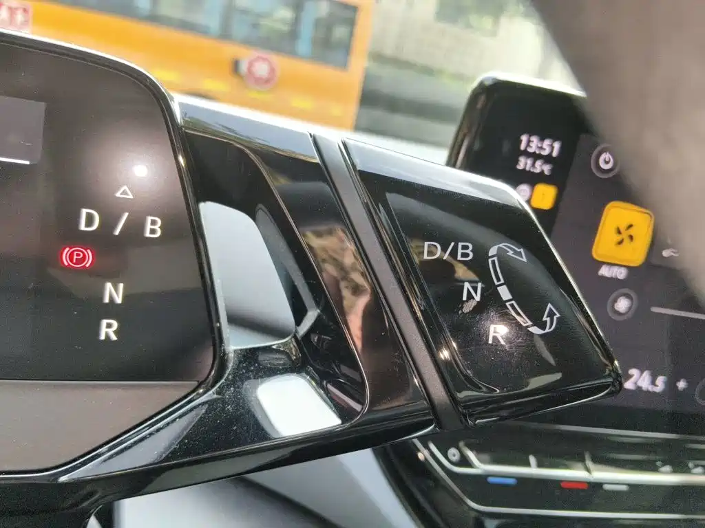 Volkswagen ID.4 X — миниатюра 10