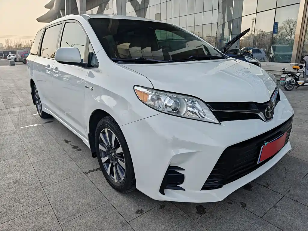 TOYOTA SIENNA