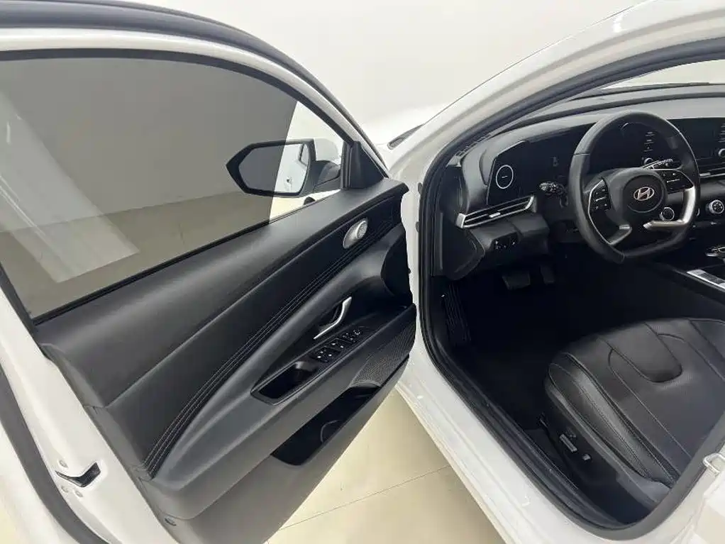 Hyundai Elantra — миниатюра 10