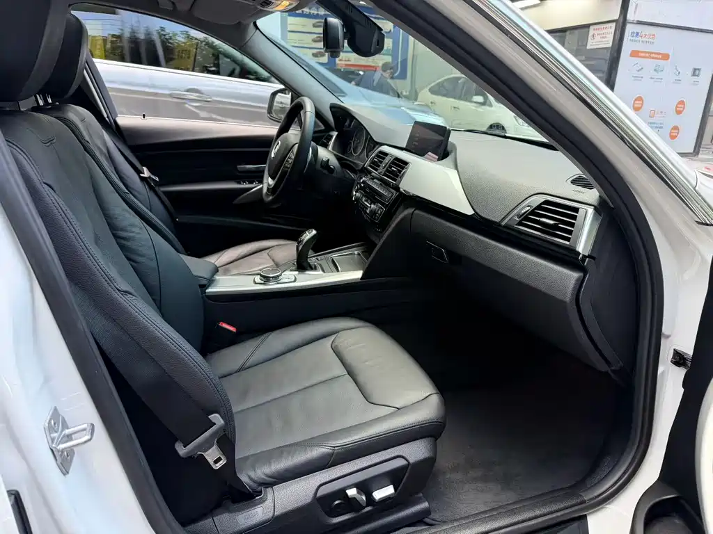 BMW 3 Series — миниатюра 5