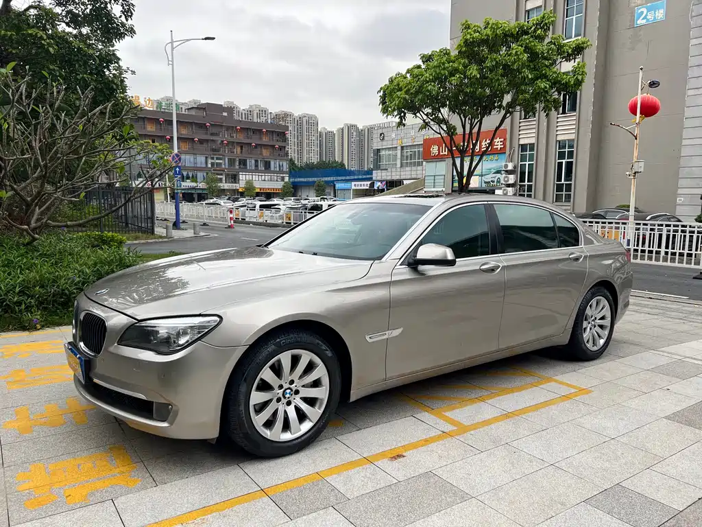 BMW 7 Series — миниатюра 3