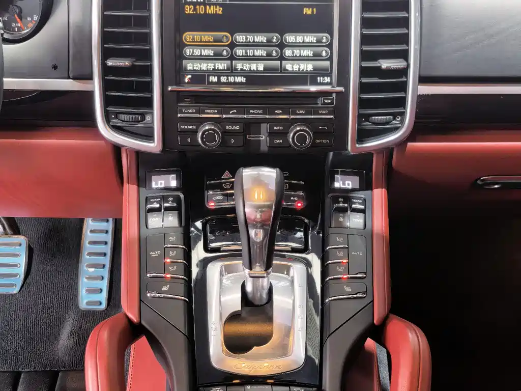 Porsche Cayenne — миниатюра 6