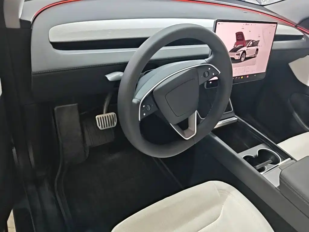 Tesla Model Y — миниатюра 11