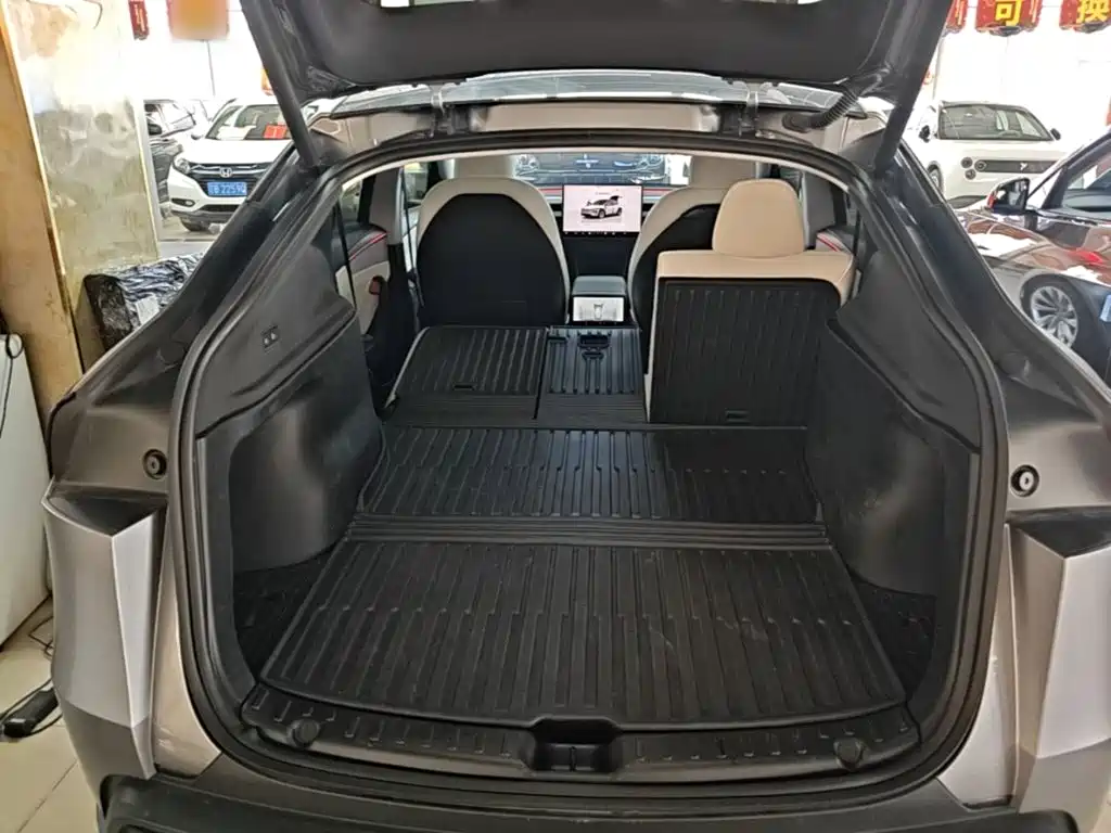 Tesla Model Y — миниатюра 19