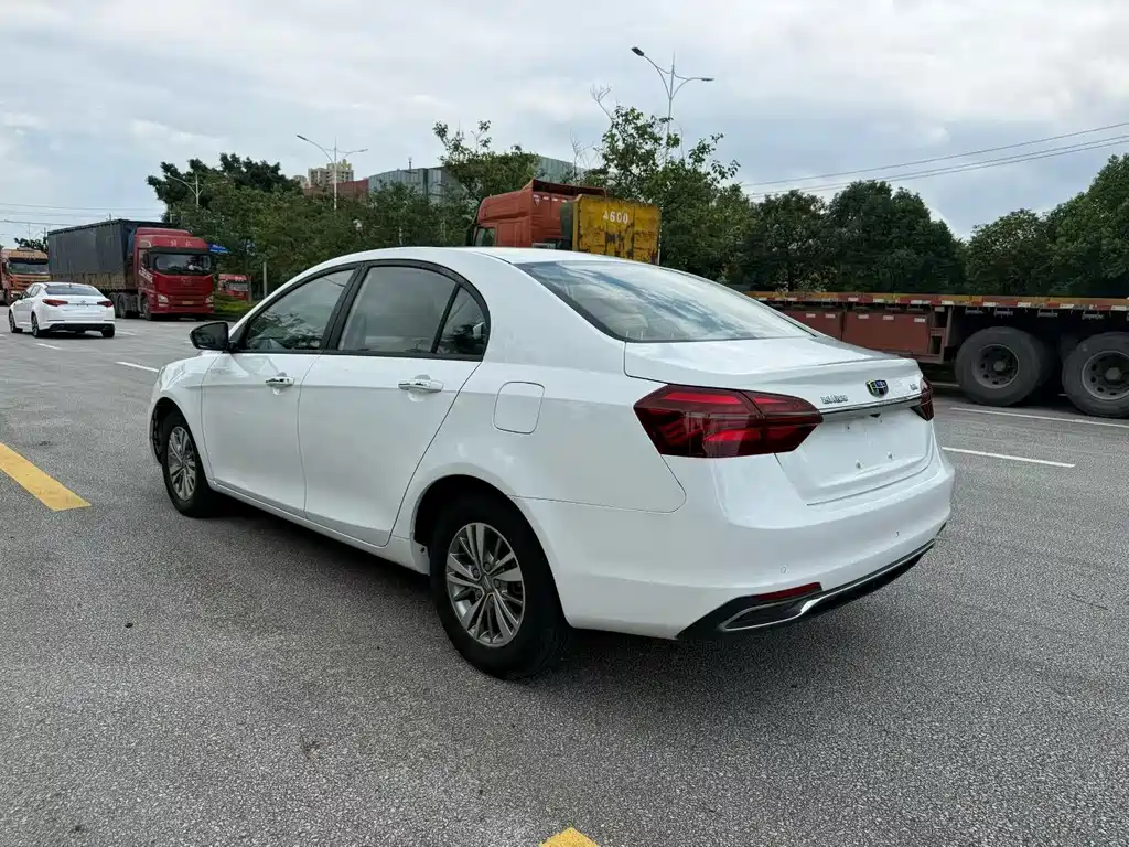 Geely Emgrand — миниатюра 6