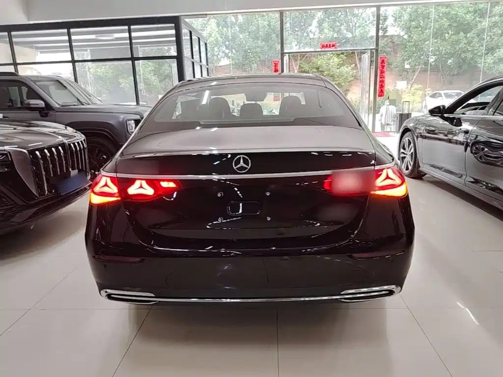 Mercedes-Benz E-Class — миниатюра 6