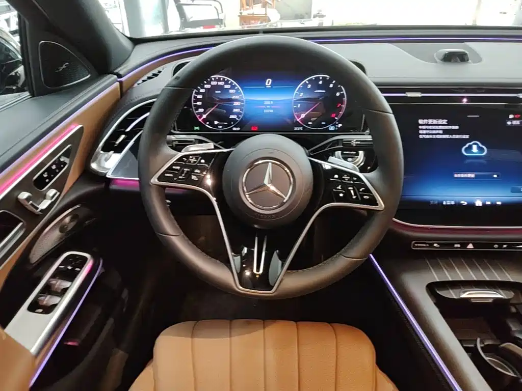 Mercedes-Benz E-Class — миниатюра 11