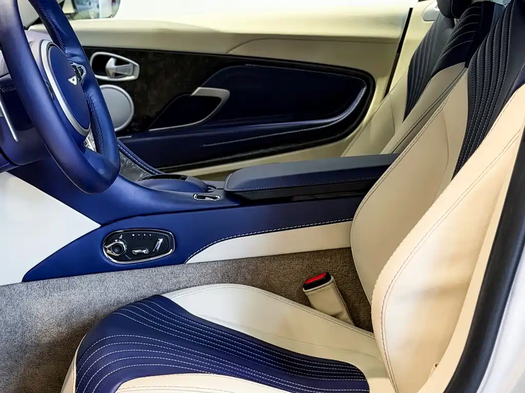 Aston Martin DB11 — миниатюра 16