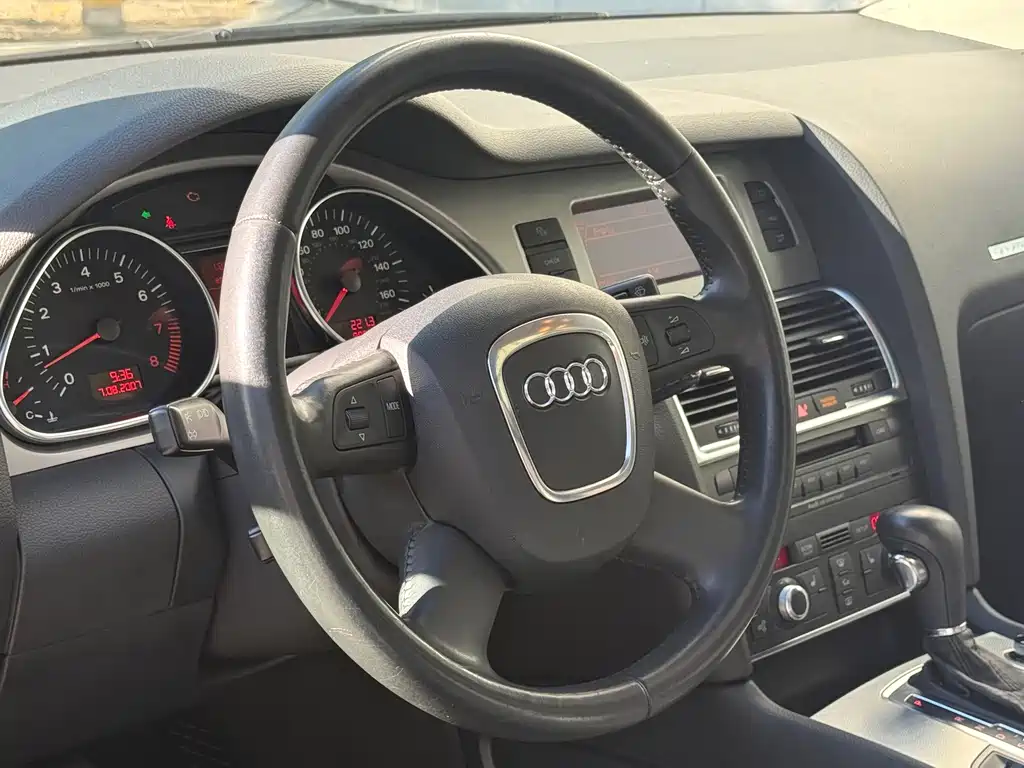 Audi Q7 — миниатюра 6