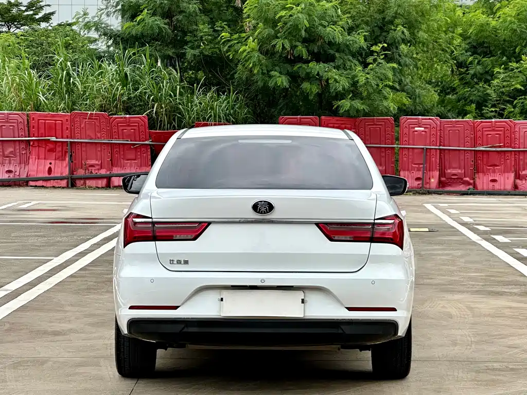 BYD Qin — миниатюра 5