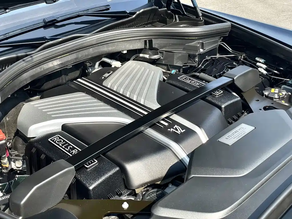Rolls-Royce Cullinan — миниатюра 15