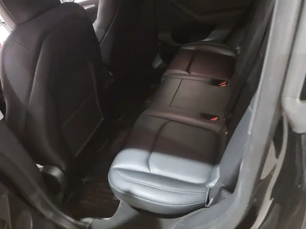 Tesla Model Y — миниатюра 17