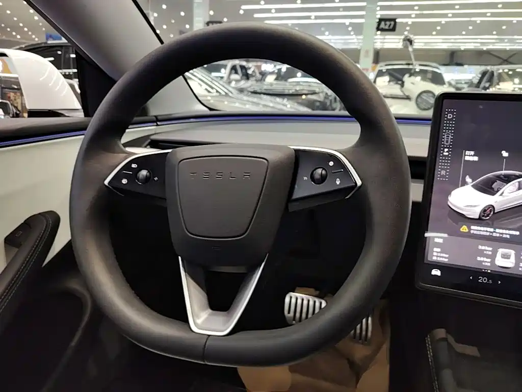 Tesla Model 3 — миниатюра 11
