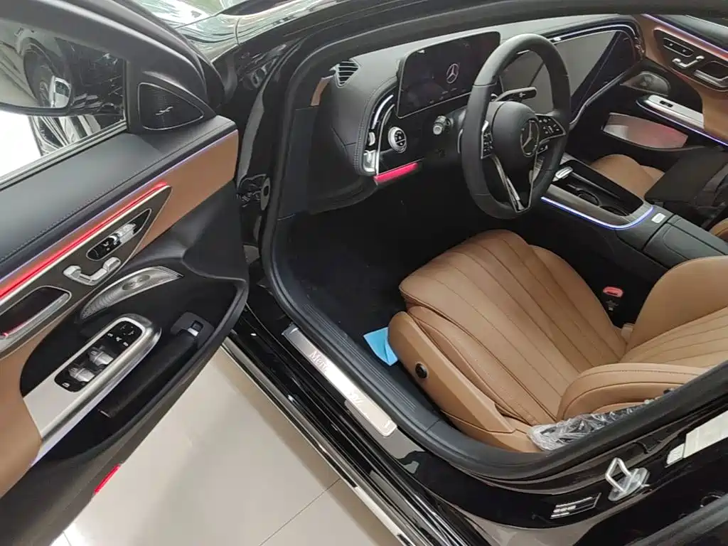 Mercedes-Benz E-Class — миниатюра 16
