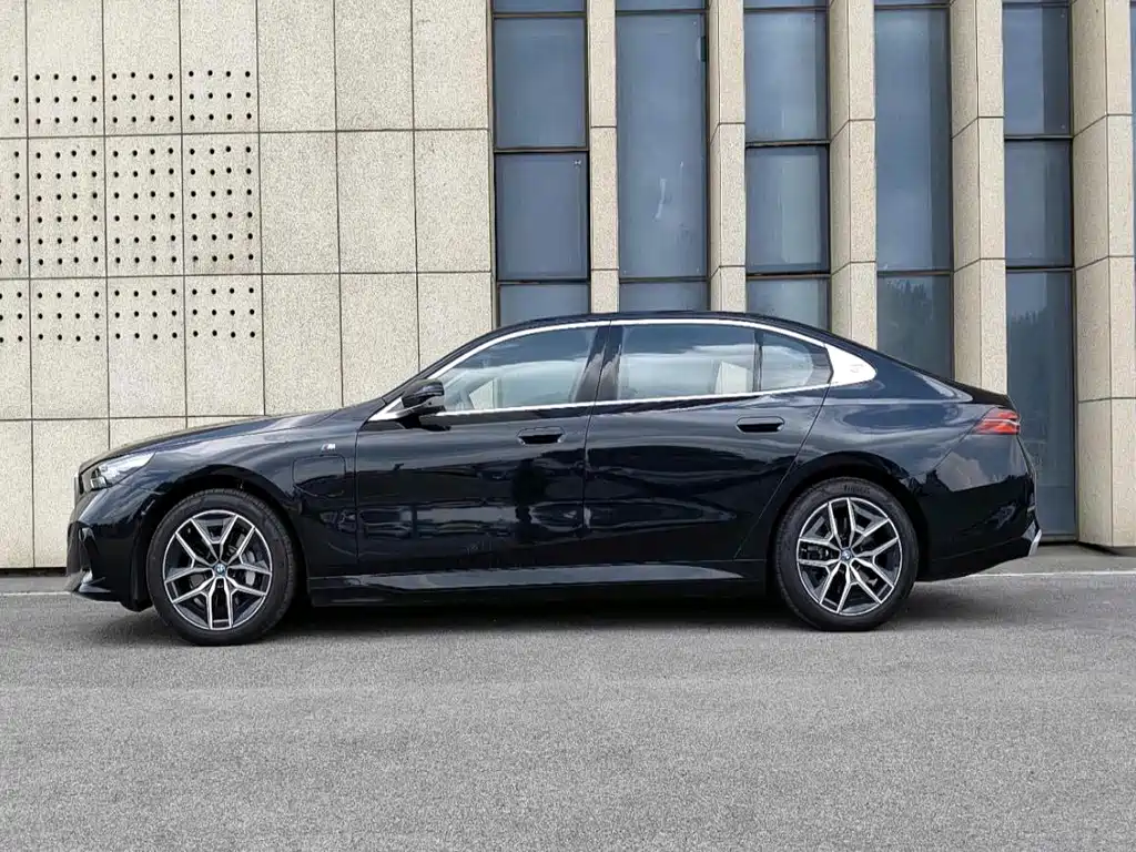 BMW i5 — миниатюра 2