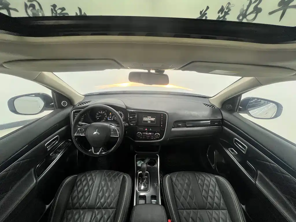 MITSUBISHI OUTLANDER