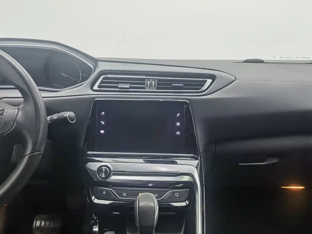 Peugeot 308 — миниатюра 12