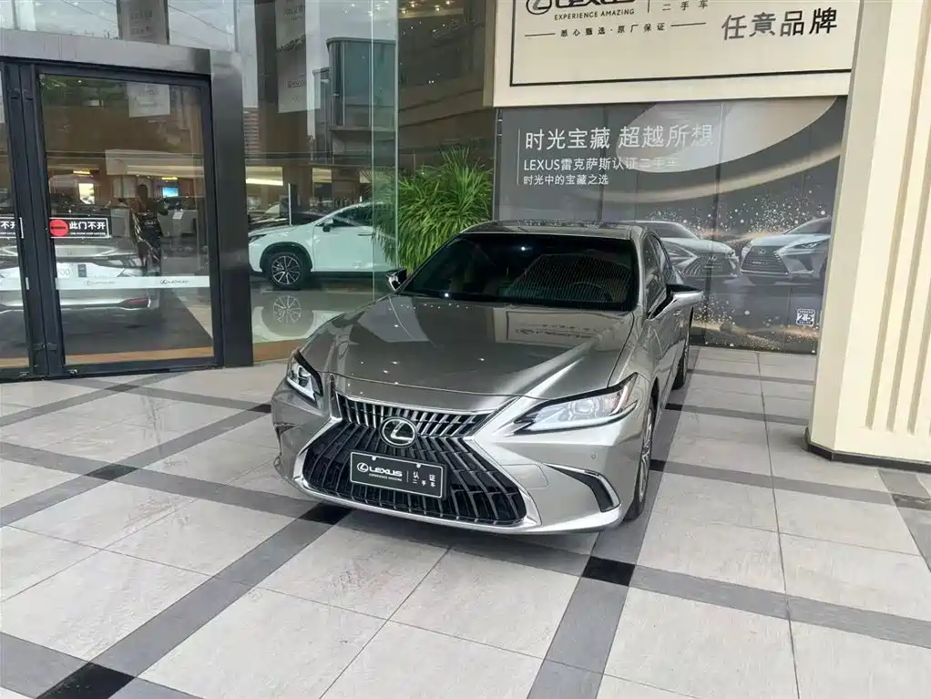 LEXUS ES