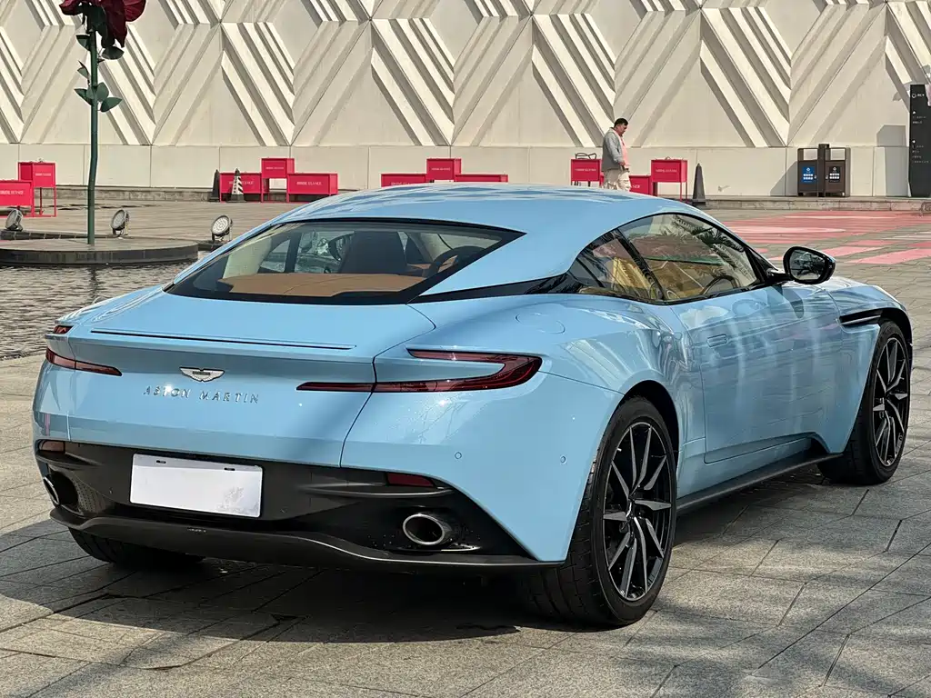 ASTON MARTIN DB11