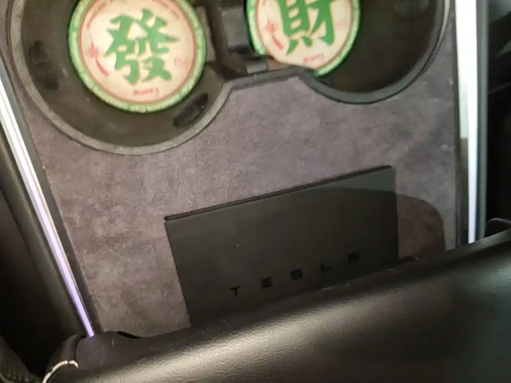 Tesla Model Y — миниатюра 9
