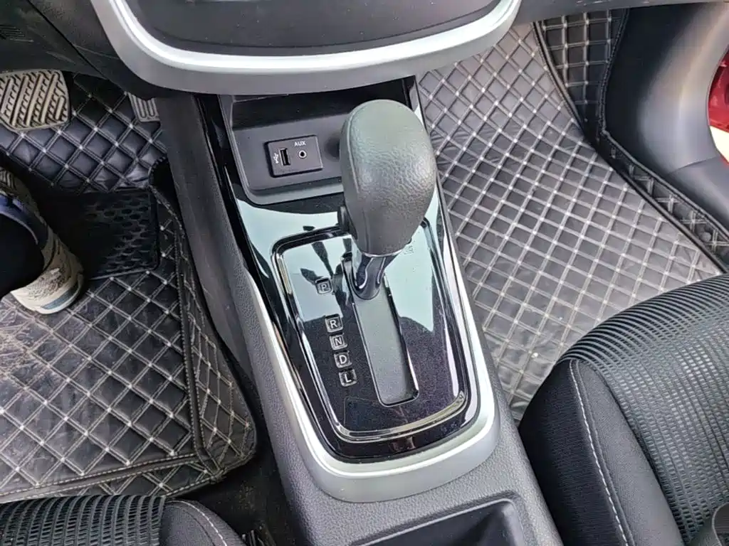Nissan Tiida — миниатюра 14