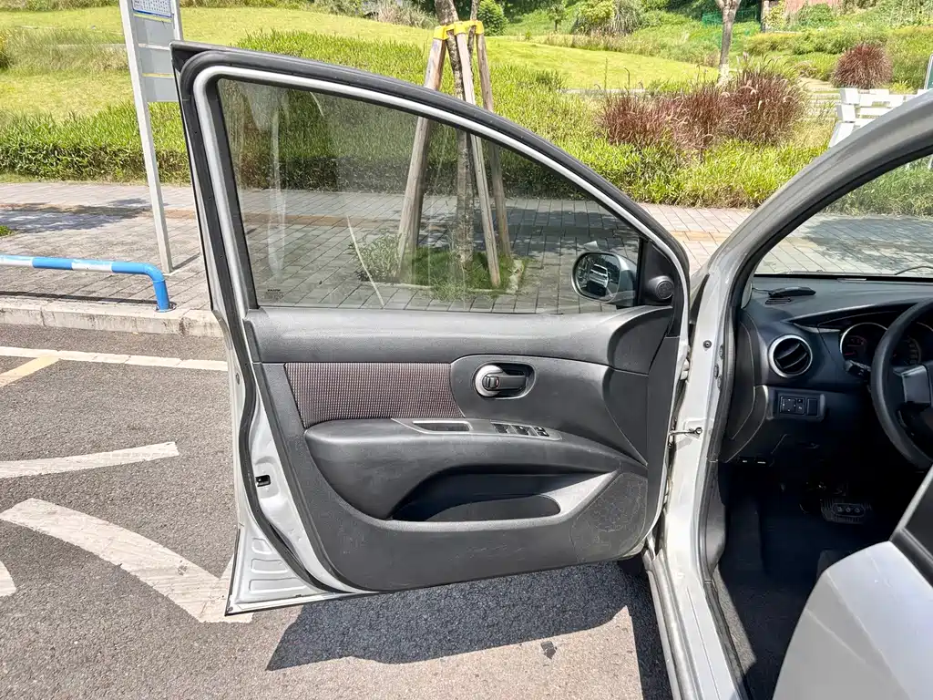 Nissan Livina — миниатюра 6