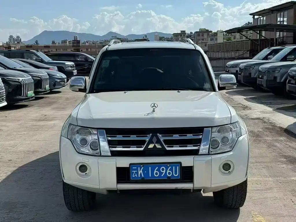 Mitsubishi Pajero (Import) — миниатюра 2