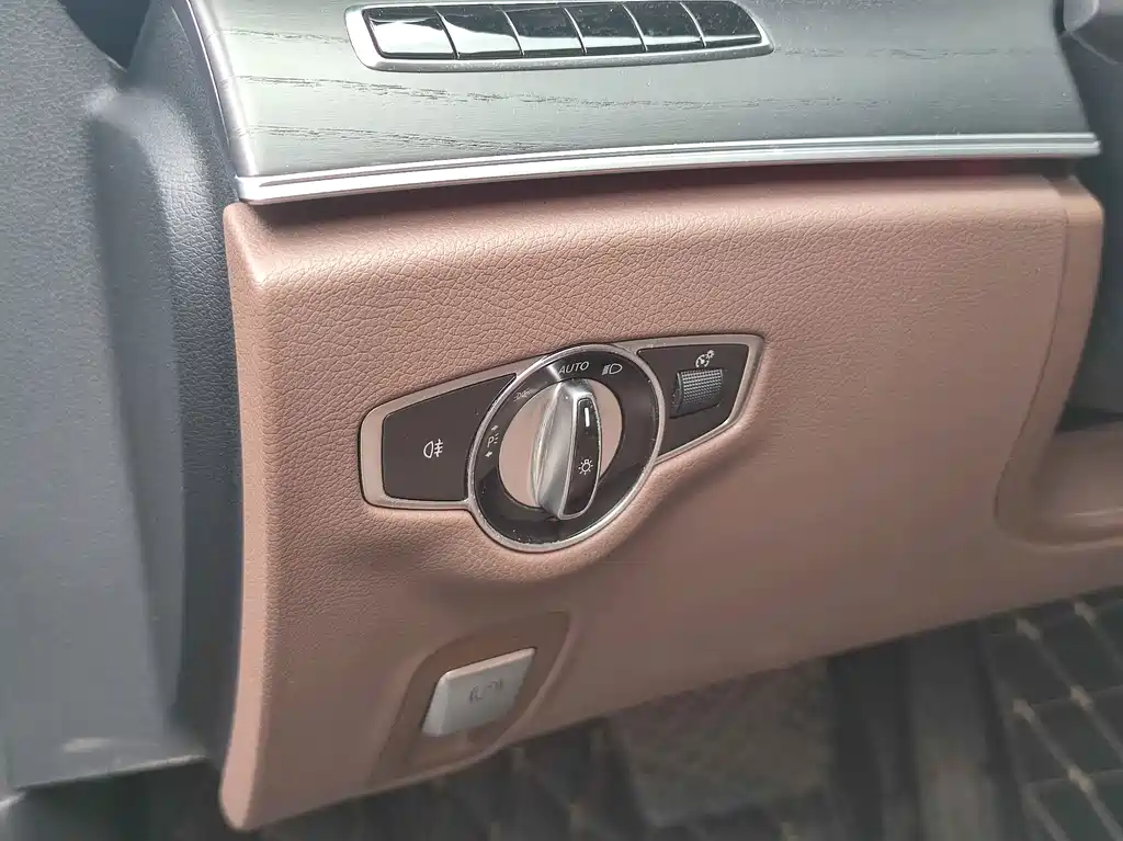 Mercedes-Benz E-Class — миниатюра 16
