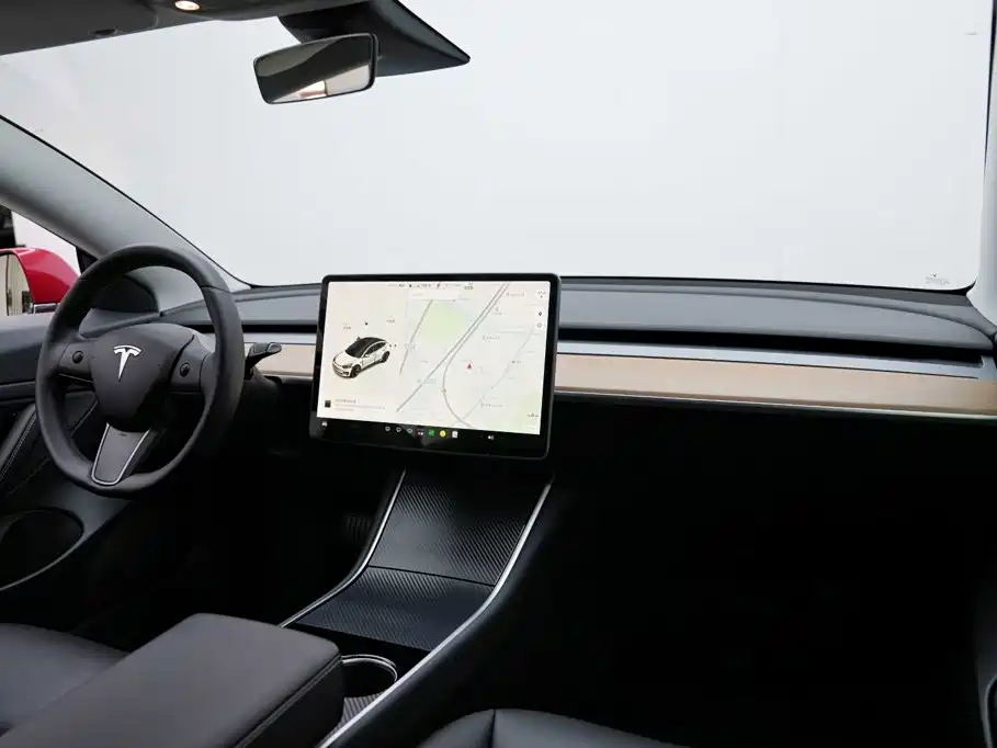 Tesla Model 3 — миниатюра 10