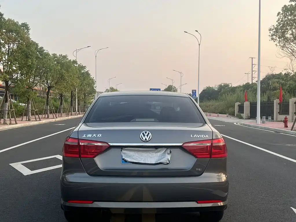 Volkswagen Lavida — миниатюра 8