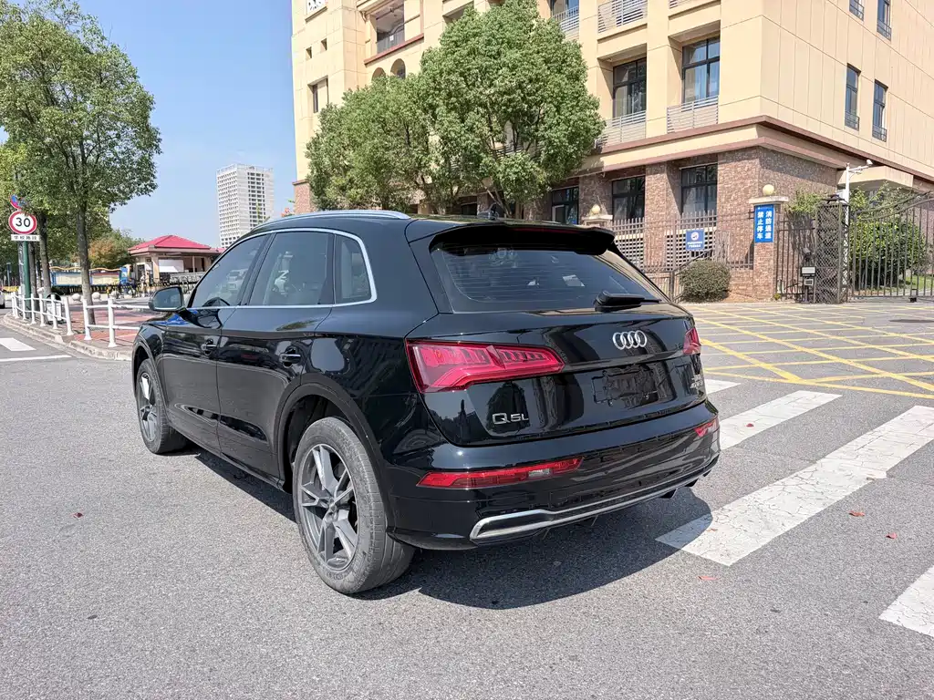 Audi Q5L — миниатюра 5