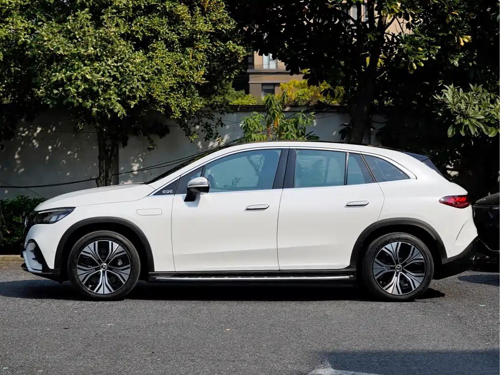 Mercedes-Benz EQE SUV — миниатюра 3
