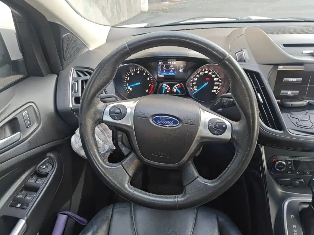 Ford Kuga — миниатюра 11