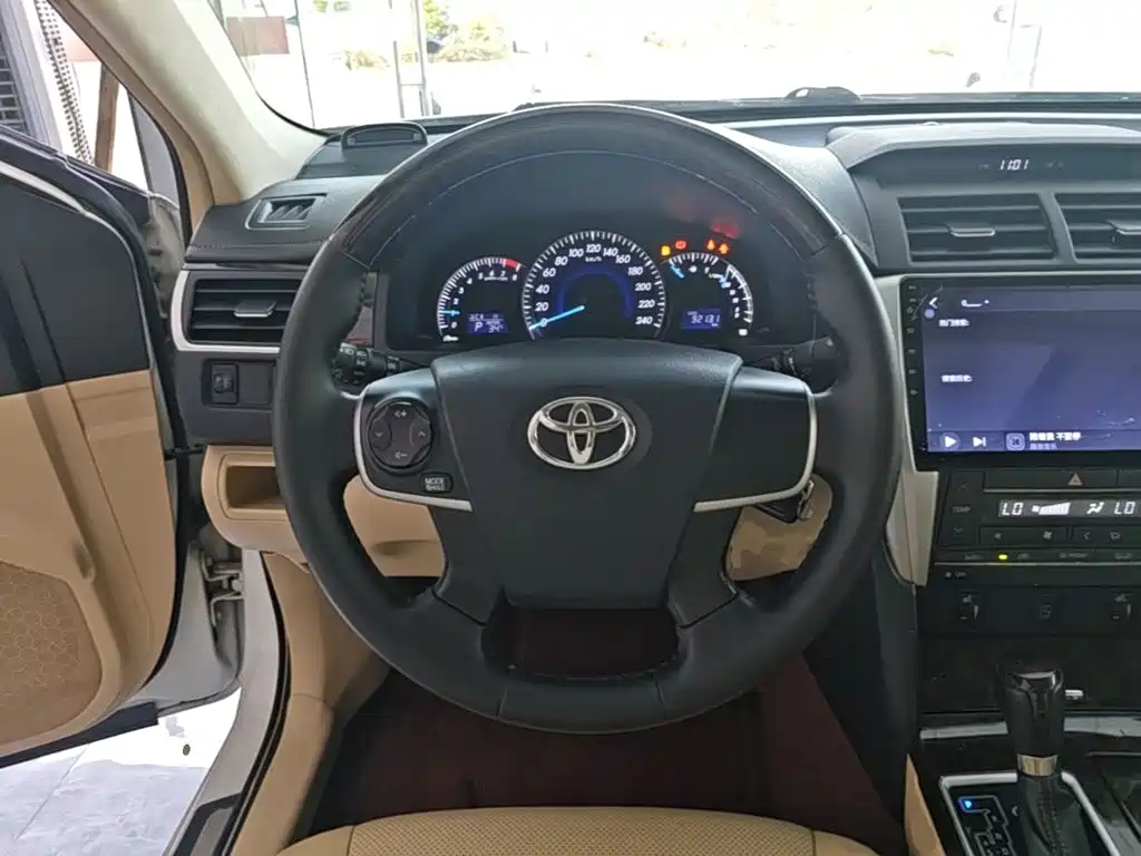 Toyota Camry — миниатюра 11