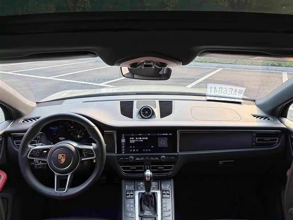 Porsche Macan — миниатюра 13