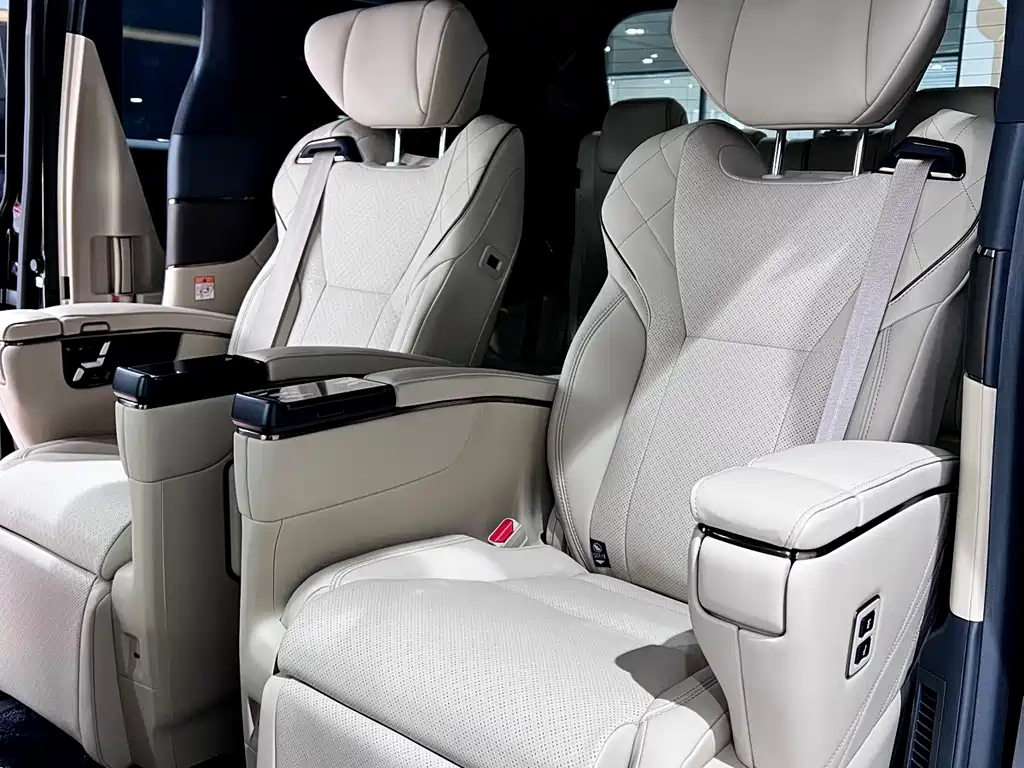 Toyota Alphard - фото 9