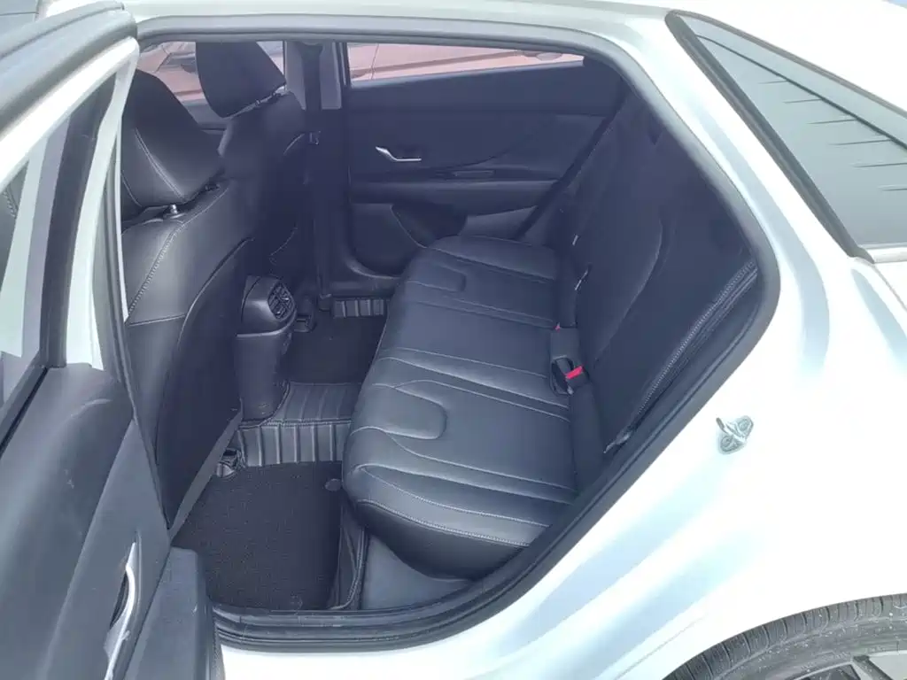 Hyundai Elantra — миниатюра 17
