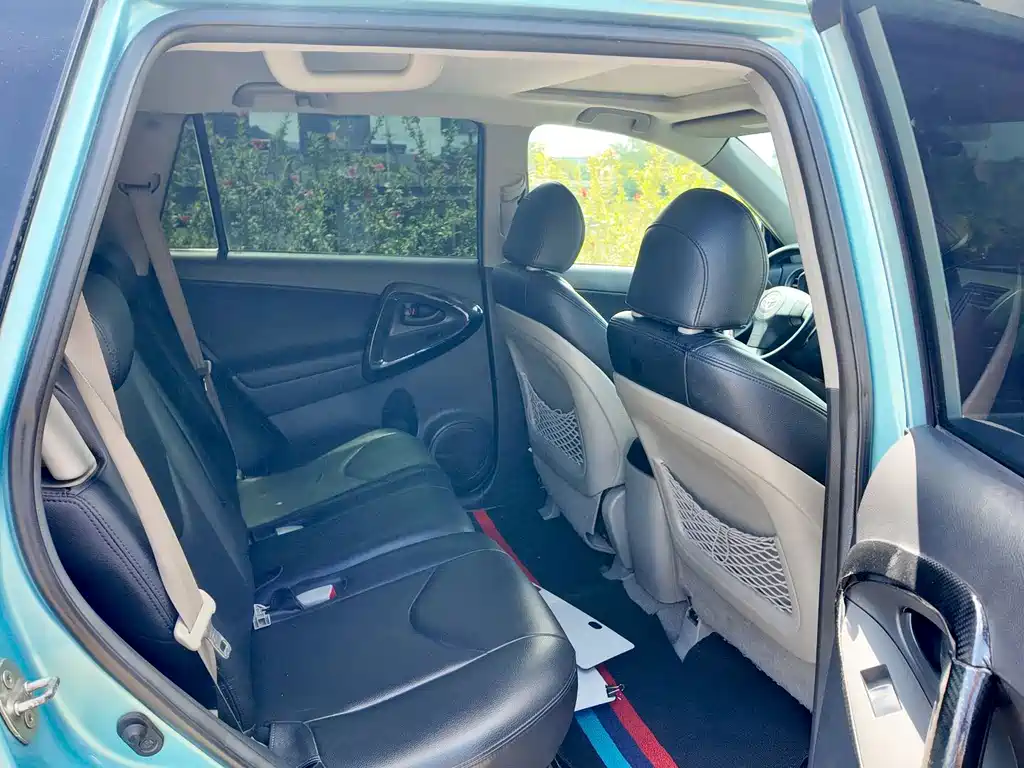 Toyota RAV4 — миниатюра 47