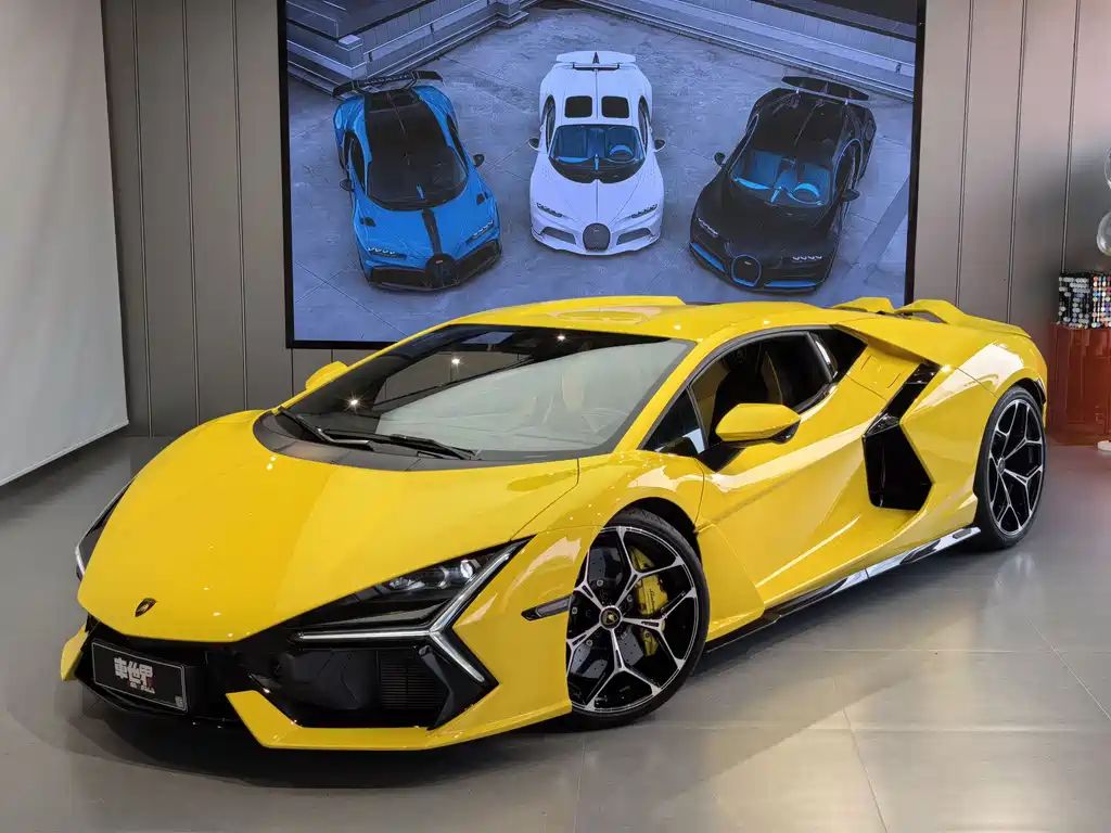 LAMBORGHINI REVUELTO