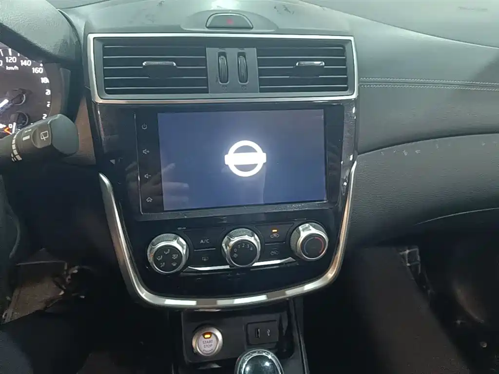 Nissan Tiida 2020 1.6L CVT Smart