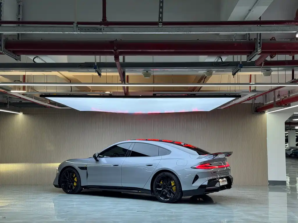 XIAOMI CAR XIAOMI SU7 ULTRA